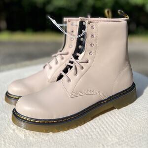 NEW Womens Size 7 Dr Martens Zavala Vintage Hydro Leather Lace Up Combat Boots